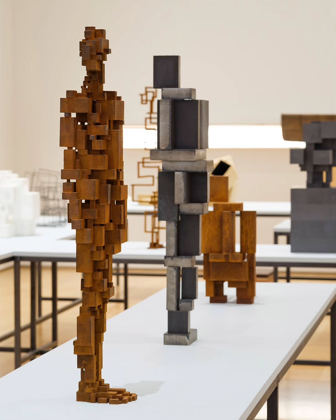 On View: ‘SURVEY: Antony Gormley’ at Nasher Sculpture Center⁠ — image 1. Images: Antony Gormley, 'SURVEY: Antony Gormley', Nasher Sculpture Centre, Dallas, Texas, 13 September 2025 - 4 January 2026. © Antony Gormley. Photo © Kevin Todora. Courtesy of the Nasher Sculpture Center.