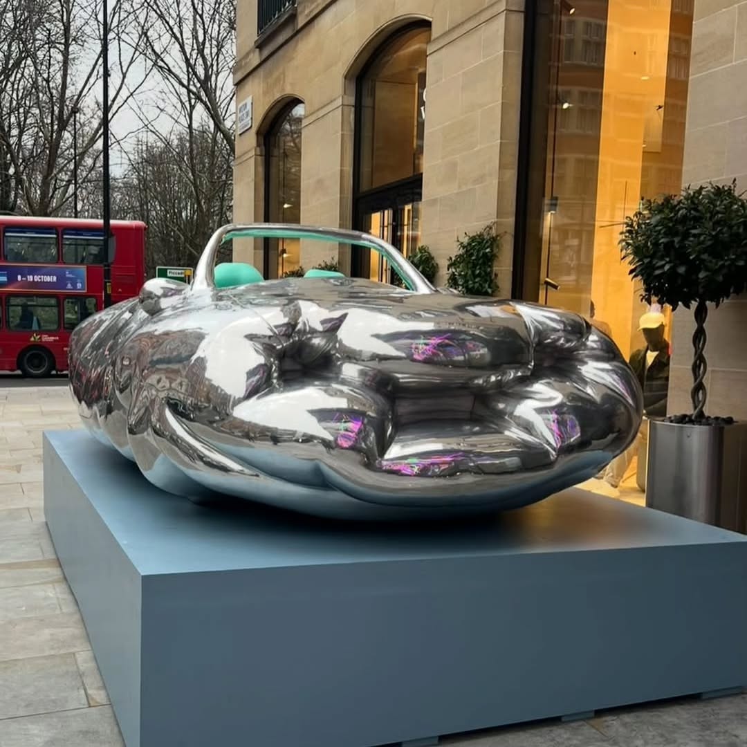 I was very happy to visit  Fat Car with my dear daughter, which is displayed in front of the Berkeley Hotel in London.#fatcar — image 1