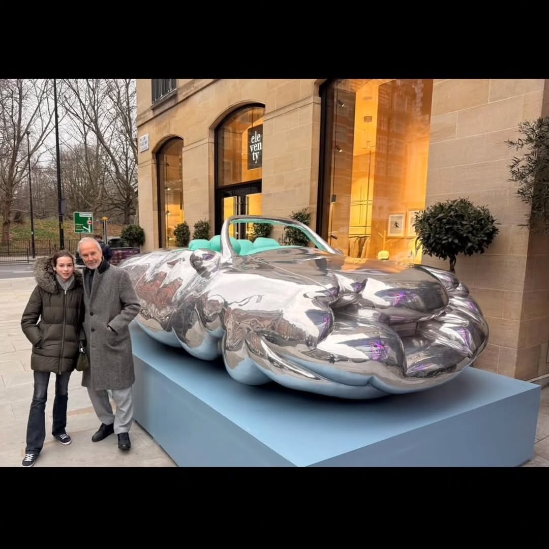 I was very happy to visit  Fat Car with my dear daughter, which is displayed in front of the Berkeley Hotel in London.#fatcar — image 2