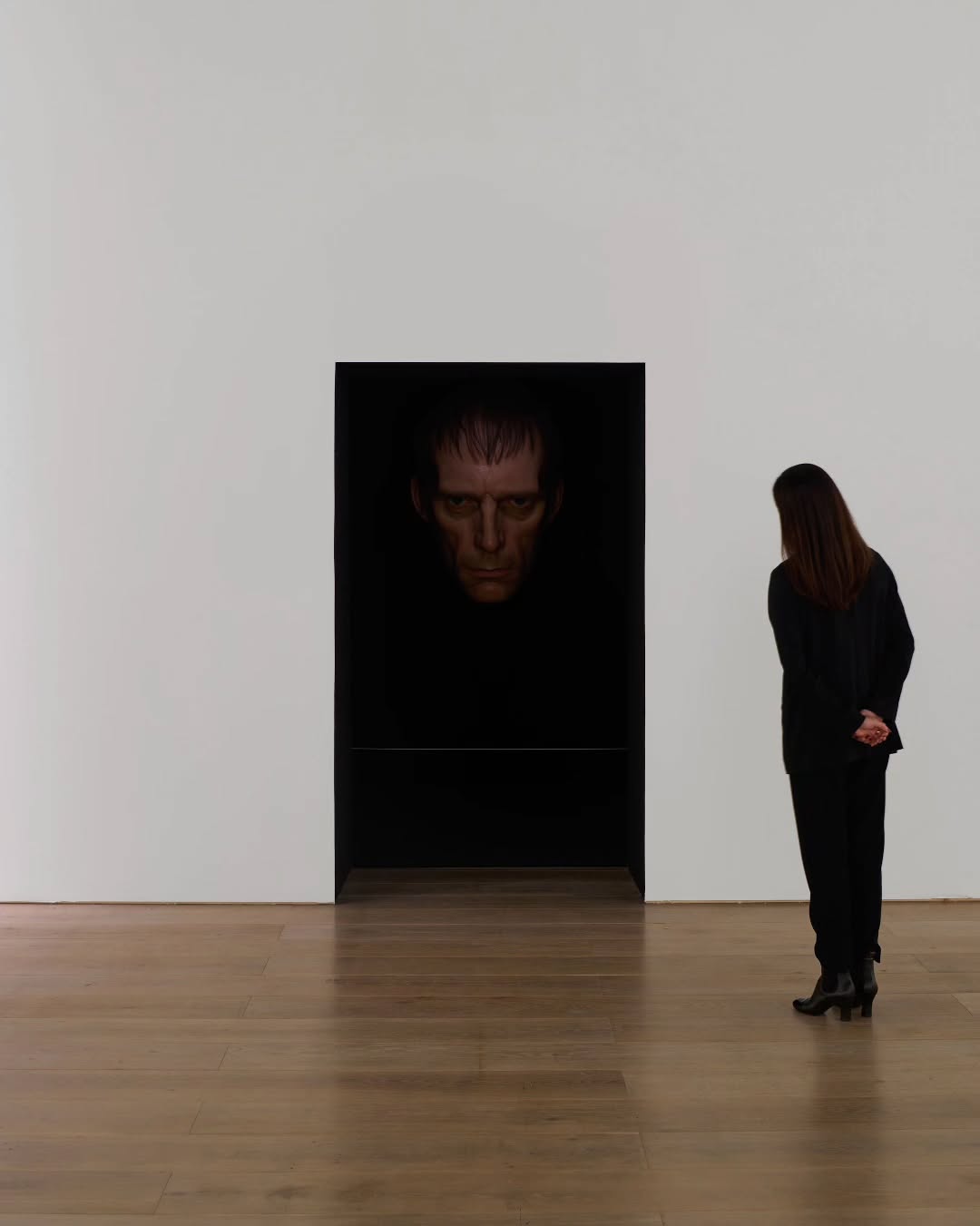 On view at the Mori Art Museum in Tokyo, Japan: Ron Mueck — image 6. Images: Ron Mueck, installation views, Mori Museum, 2026. Photos: Masaya Yoshimura. Courtesy of Fondation Cartier pour l’art contemporain.